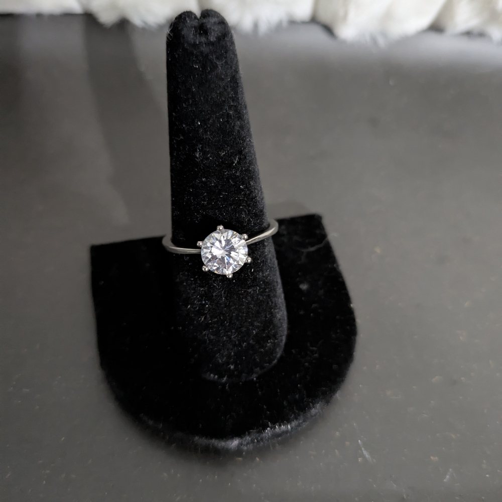 Elegant Sterling Silver Ring with Clear Gemstone